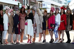 Британские модницы представили трендовые шляпы 2017 года