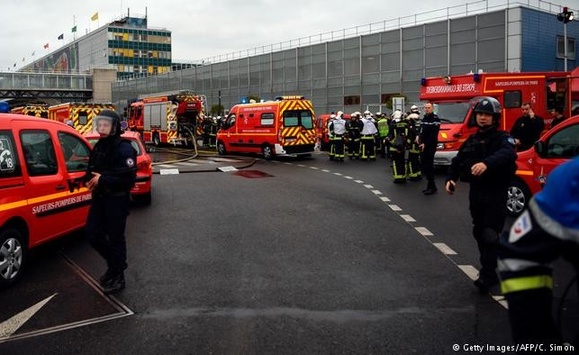 Стрілянина в паризькому аеропорту: нападник був причетний до ще трьох інцидентів