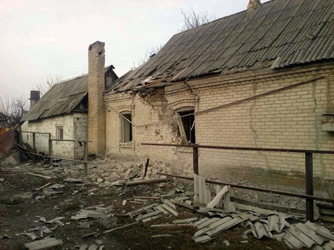 Бойовики обстріляли Мар'їнку і Красногорівку: пошкоджені житлові будинки