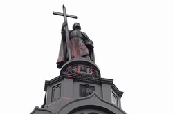 Від рук вандалів у Києві постраждав також пам’ятник Володимиру Великому