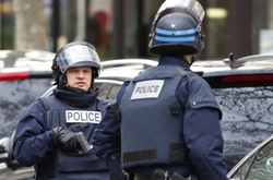Поліція відпустила батька «стрільця», який влаштував два напади в Парижі