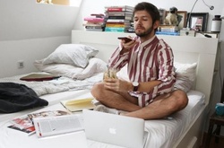 Як люди брешуть в соціальних мережах. Опубліковано відео