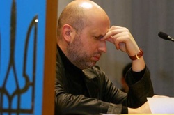 Турчинов анонсував нові санкції за вояжі до окупованого Криму