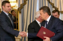 Кличко пообіцяв написати мемуари про те, як Янукович намагався його побити