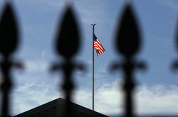 Американець прослизнув у кабінет Трампа і зробив селфі (фото)