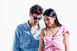 Влюбленная испанская пара создает красивые стильные образы