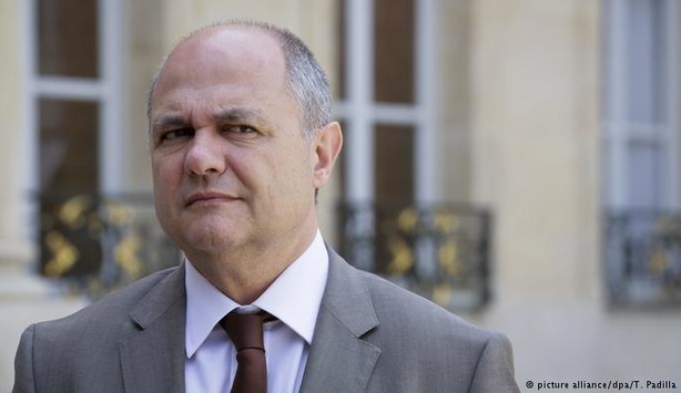 Українським міністрам на замітку: глава МВС Франції подав у відставку на тлі скандалу навколо нього