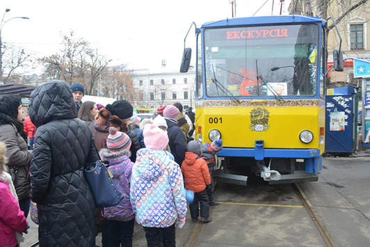 Під час весняних канікул школяри можуть покататися на «Казковому трамвайчику» 