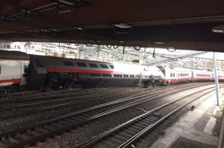 У Швейцарії пасажирський потяг зійшов з рейок 