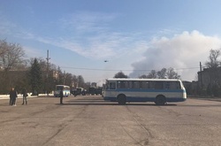  Автобуси для евакуації біля Палацу культури в Балаклії 
 Фото: vk.com/podsmotrenobalakleya 