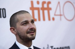 Шайя ЛаБаф перенес акцию протеста против Трампа в Великобританию