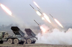 Бойовики б’ють по Широкиному з танків та «Градів»