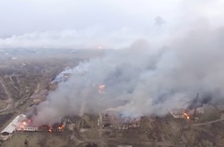 Склади боєприпасів у Балаклії охоплені вогнем. Вид з висоти пташиного польоту