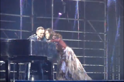 София Ротару упала во время концерта в киевском Дворце спорта 