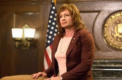 Дэвид Духовны в женском костюме и другие кадры из нового «Твин Пикс»