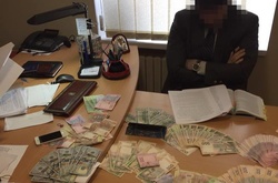 У Маріуполі СБУ затримала на хабарі прокурора та адвоката