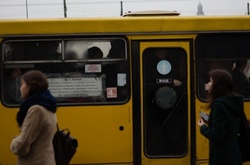 У Львові з маршрутки випала вагітна жінка