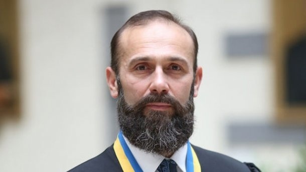 Одіозному судді Ємельянову продовжили заборону покидати Київську область