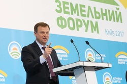 Аграрна партія ініціює збір підписів за недопущення «дикого» ринку землі