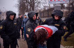 День волі у Білорусі: активістів, що вийшли на мітинг, масово затримують