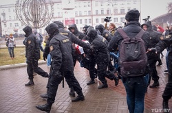 У Білорусі відпустили 57 затриманих раніше журналістів та правозахисників