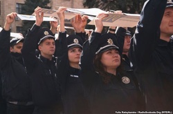 У Дніпрі поліцейські провели велелюдний флешмоб «Тризуб – це Україна»