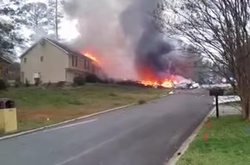 В США літак впав на житловий будинок