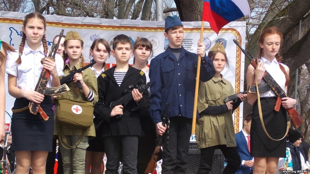 Як Росія готує кримських дітей до війни