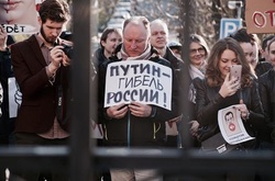 В Чехії біля посольства Росії пройшов антикорупційний мітинг 