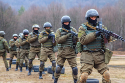 Порошенко: Нацгвардія повинна за три роки наблизитися до стандартів НАТО