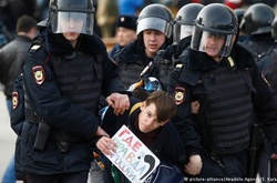 Затримання учасників акції протесту в Росії