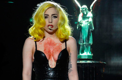  Леди Гага выступает в Медисон-сквер-гарден в рамках своего тура &laquo;Бал монстров&raquo;, 2011 год 