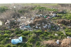 Шокуючі фото. На Одещині археологічну пам'ятку перетворили на звалище