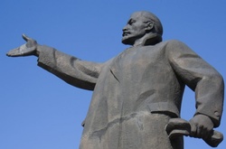 Вперше в Україні продали пам'ятник Леніну. Ілліч пішов з молотка за 253 тисячі гривень