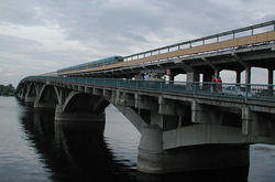 До уваги водіїв! Рух транспорту на мосту Метро буде обмежено