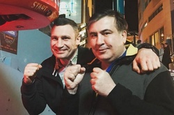 Виталий Кличко и Михаил Саакашвили побоксировали на Мальте