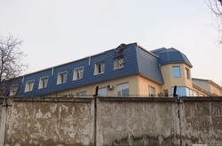 Пошкоджена внаслідок вибуху будівля консульства Польщі в Луцьку