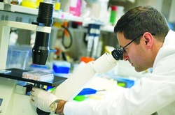  Вчений проводить дослідження 
 Фото з відкритих джерел  