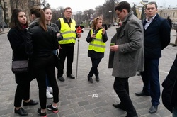 У Києві на вулиці Інститутській експерти проводять слідчі дії