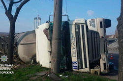 У Запоріжжі перекинулася фура з пивними дріжджами 