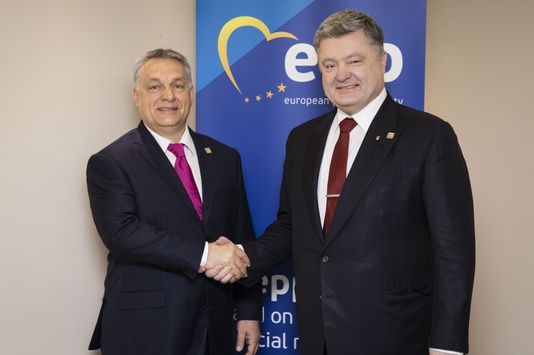 Порошенко і Орбан обговорили збереження санкцій проти Росії 