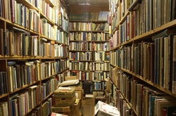 Кияни рятували книги із закинутої бібліотеки
