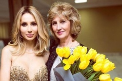 Мать Лободы из-за скандала написала заявление о сложении депутатских полномочий