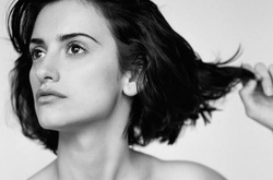 Пенелопа Крус показала свою первую обложку в глянцевом журнале