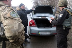 Перевірки на дорогах у Маріуполі