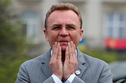 За Садового взялася поліція: з міськради вилучать особову справу мера та фінансову документацію