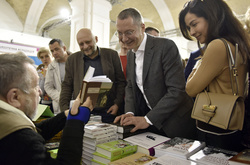 Борис Ложкін задекларував колекцію картин, книг та бігову доріжку