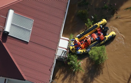 Австралія потерпає від негоди: жахливий циклон забрав принаймні два життя