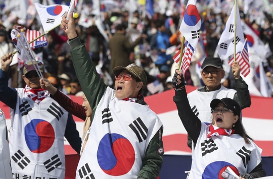 У Південній Кореї мітингують проти арешту екс-президента, яка звинувачується у корупції
