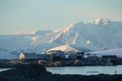  Українська антарктична станція «Академік Вернадський» 